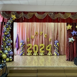 Оформление сцены воздушными шарами &laquo;Звёздный выпуск&raquo; фото