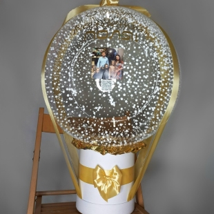 Бабл-бокс с оживающей фотографией и белым конфетти фото