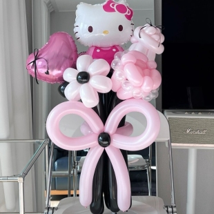 Стильный букет цветов из шаров &quot; Hello Kitty&quot; для девочки фото