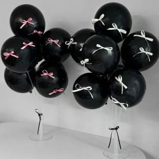 Латексные шары с бантиками на подставке «Чёрная магия» фото