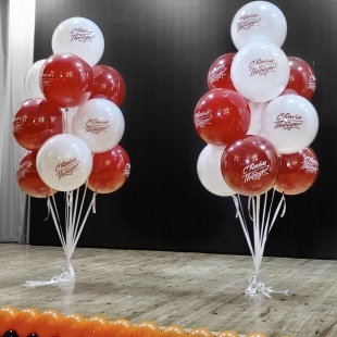 Фонтан из 10 воздушных шаров &laquo;С Днём Победы&raquo; фото