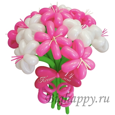 Яркий букет из цветов, изготовленных из шариков